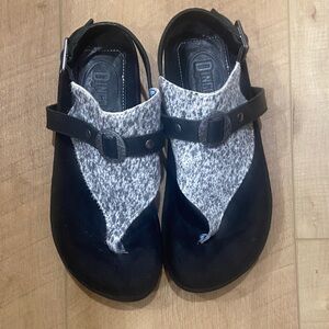 Dingo Kids Black and White Sandals